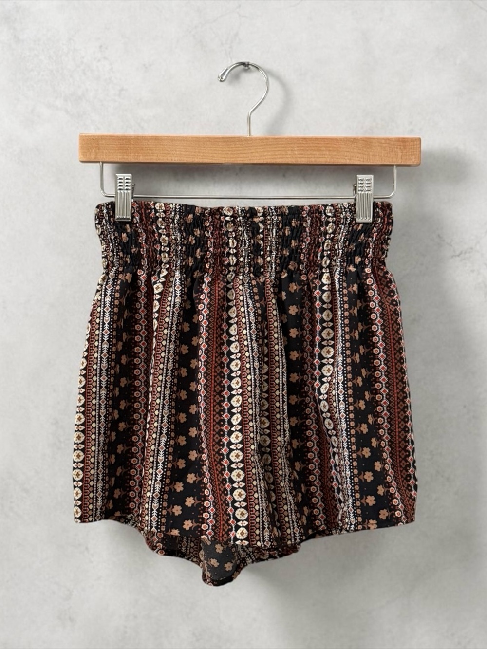 SHEIN Smocked Waist Floral Stripe Women’s Shorts — Black/Brown! Small!